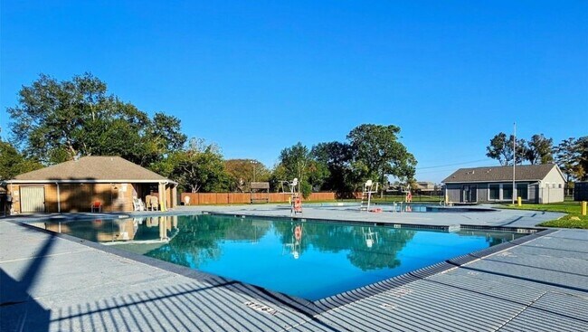 Building Photo - 24022 Spring Briar Ln