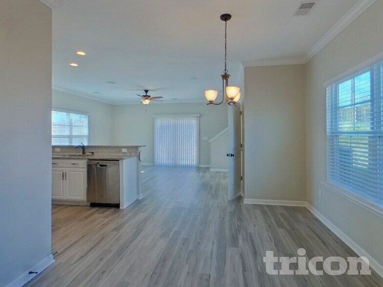 Building Photo - 437 N Ivestor Ct