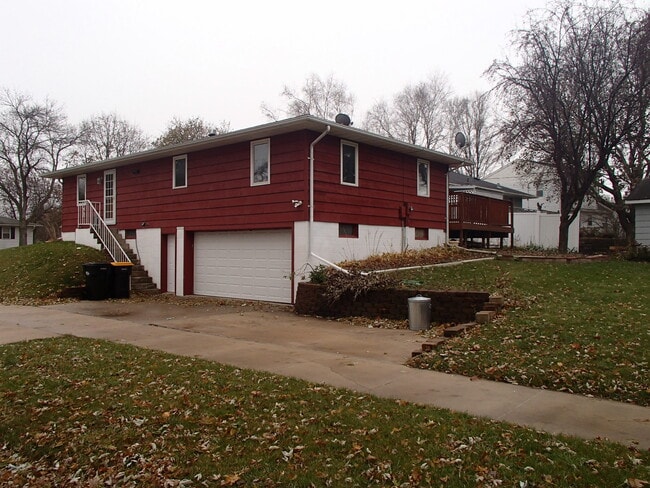 Building Photo - 2527 23rd Ave NW