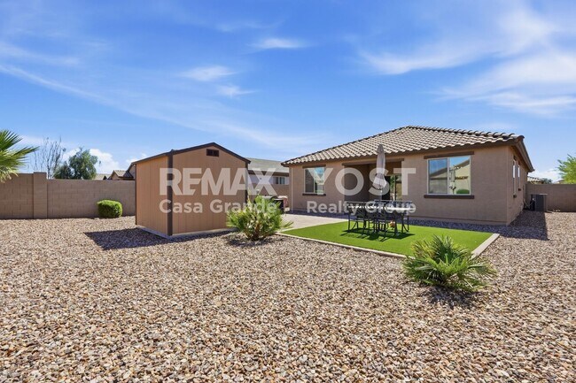 Building Photo - Move-In Ready Desert Gem with Stylish Furnishings & Private Backyard!