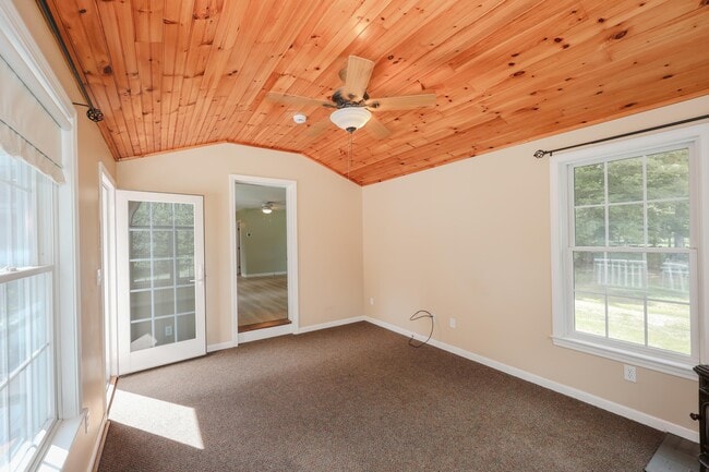 Building Photo - 55 Holbrook Hill Rd
