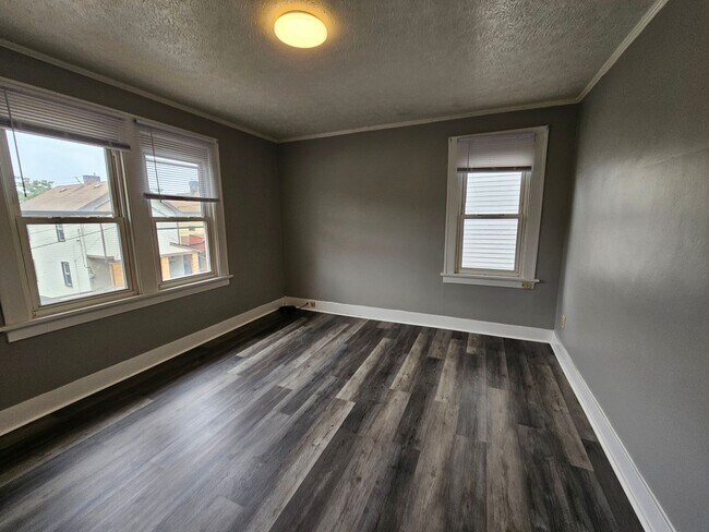 Building Photo - 3 bedroom Townhome for rent in Mt Washington!