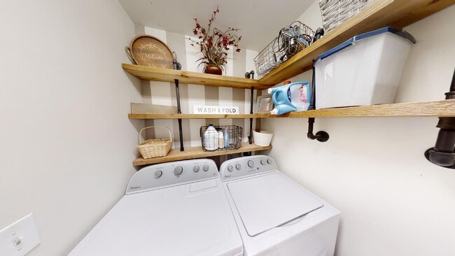 Building Photo - Precious and well kept home in Lundy West