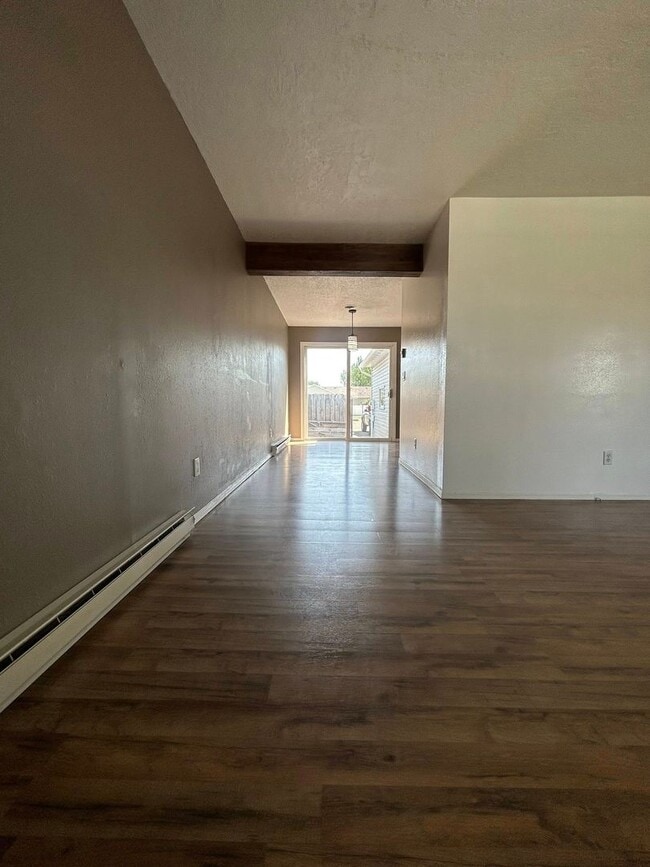 Building Photo - Lovely, Updated Townhome for Rent