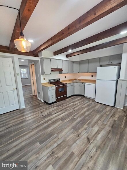 Building Photo - 5424 Jenmatt Dr