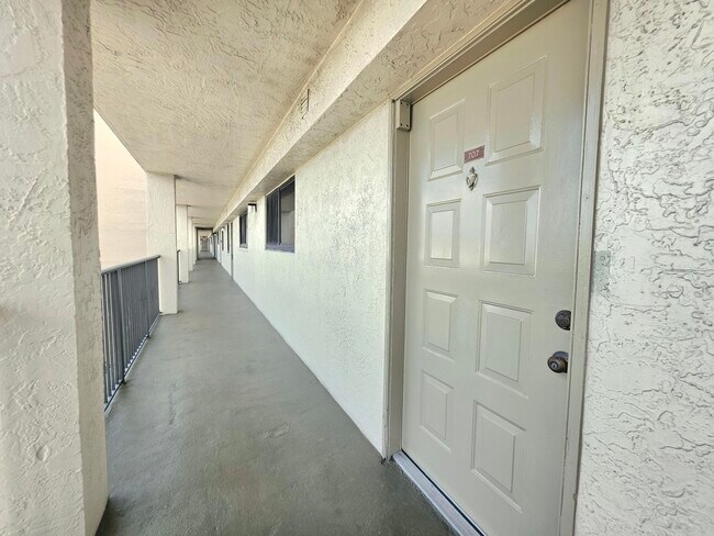 Building Photo - 2112 S Cypress Bend Dr