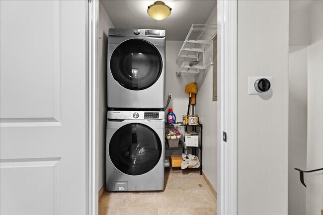 Building Photo - Spacious 3-Bedroom Tri-Level Townhome with...
