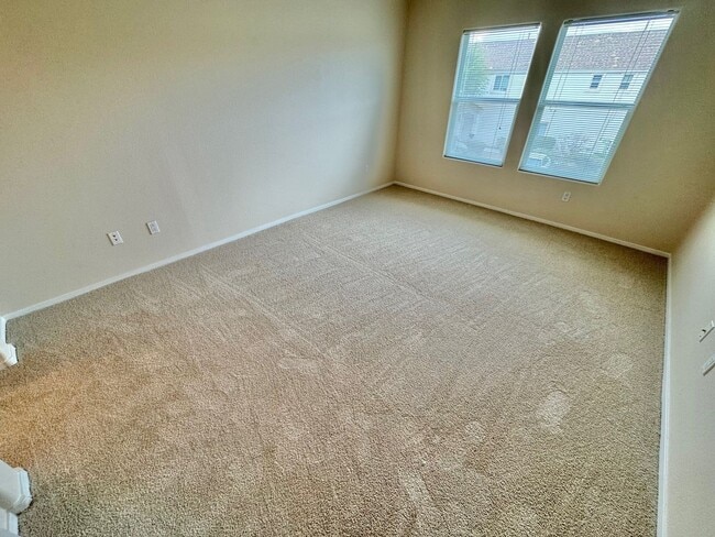 Building Photo - *** NEW YEARS WINTER WELOME DEAL!! $500 OFF FIRST MONTHS RENT IF MOVED IN 2 WEEKS!!*** COMFORTABL...