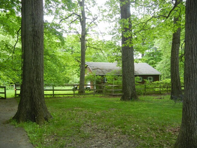 Building Photo - 565 Juneberry Rd