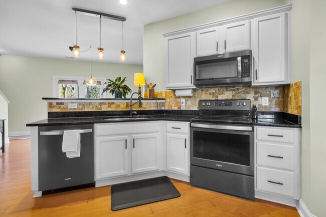 Building Photo - 112 Wild Oak Dr