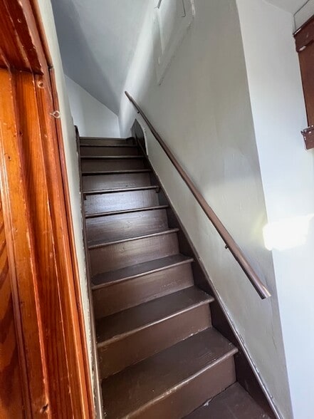 Building Photo - 184 William St