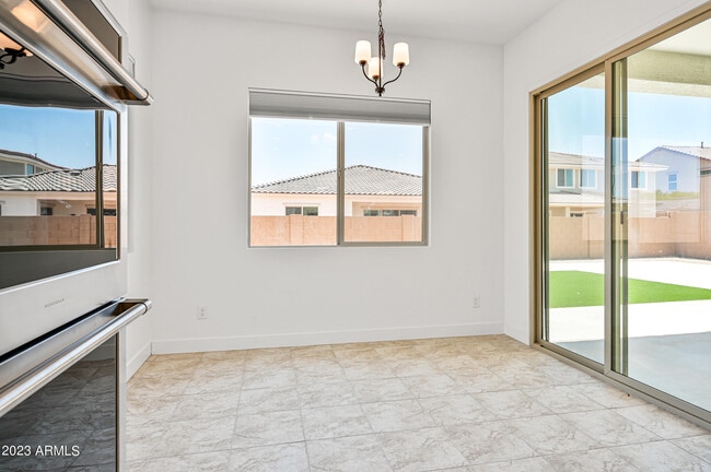 Building Photo - 8725 W Wagon Wheel Dr