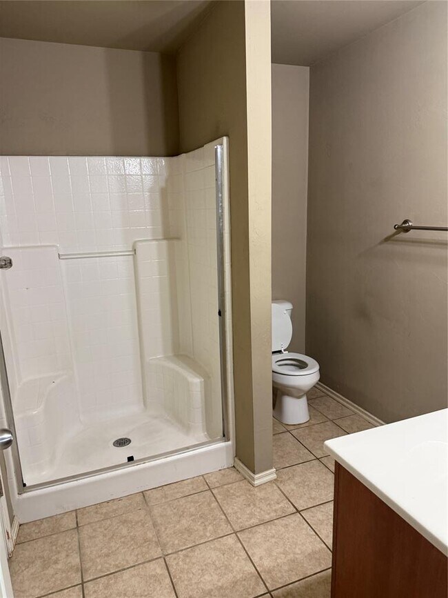 Building Photo - 3804 Matthew Dr