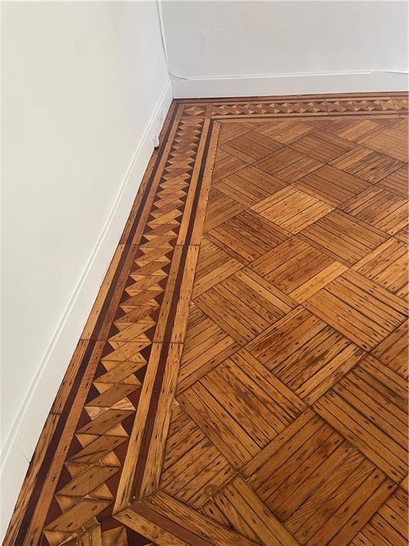 Building Photo - 5 E 10th St