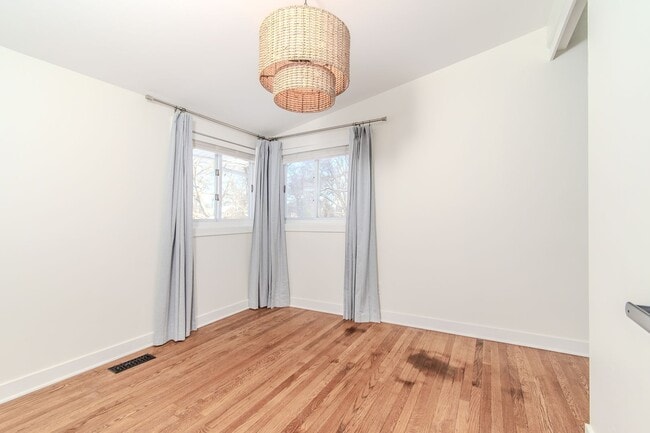 Building Photo - Charming & Updated 3-Bedroom Home for Lease in Birmingham