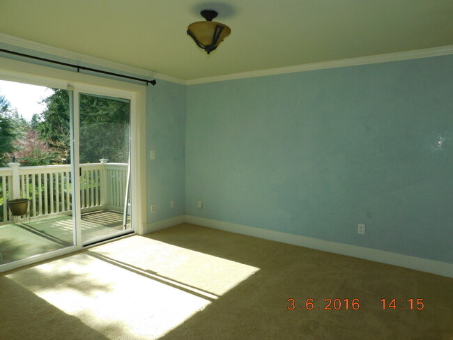 Building Photo - Beautifully Custom Updated 3BD/1.5BA Home ~ Gorgeous Kitchen & Master Bedroom!