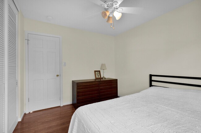 Building Photo - 3305 Granville Dr