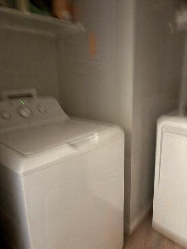 Building Photo - 1034 W South St