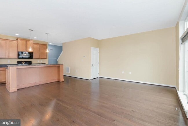 Building Photo - 3038 Meridian Cmns