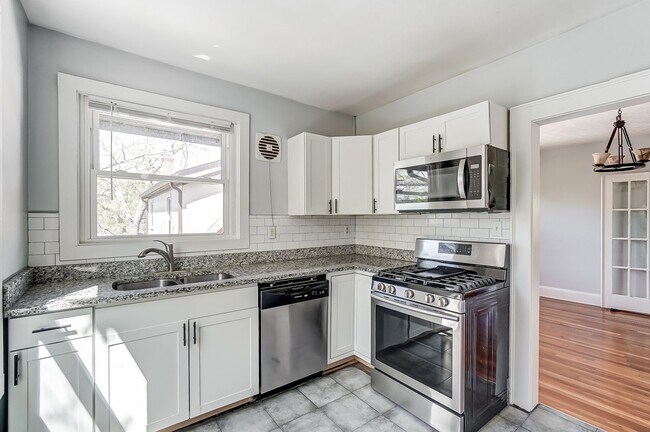 Building Photo - 3627 Zinsle Ave
