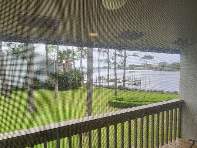 Building Photo - Palisades