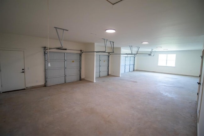 Building Photo - 17584 Salma Rd