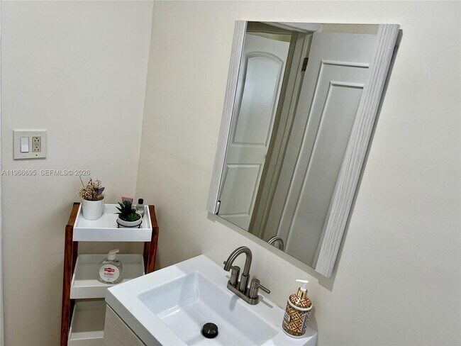 Building Photo - 1623 Johnson St