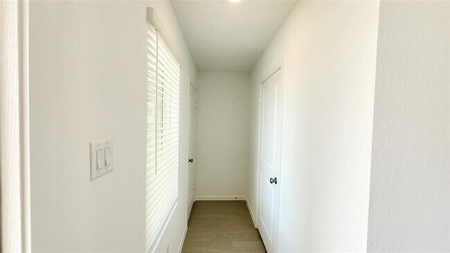 Building Photo - 3044 Dawn Sound Dr