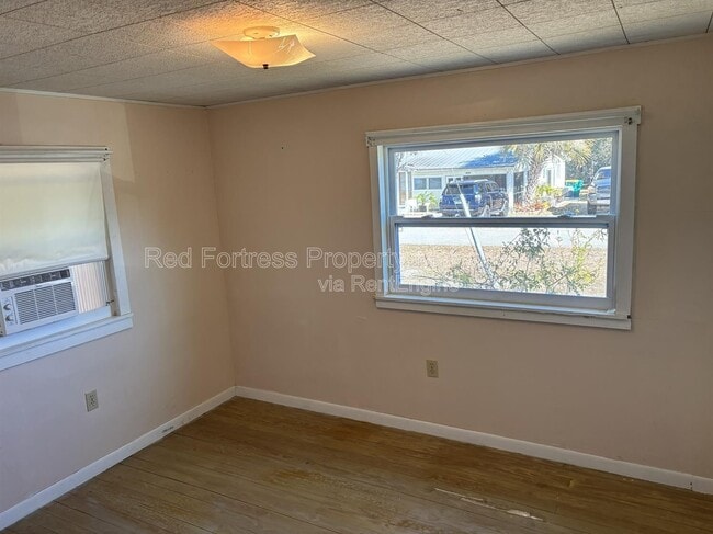 Building Photo - 3005 Beatrice Pl