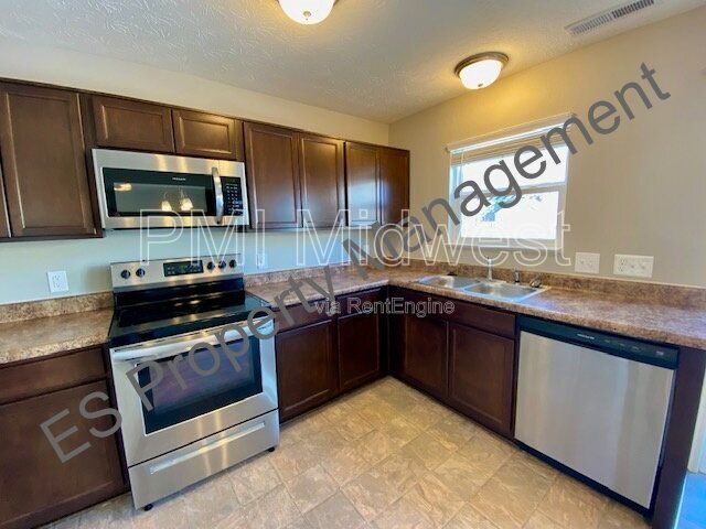 Building Photo - 10918 Spirit Dr