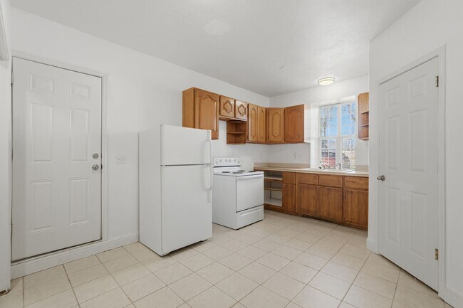 Building Photo - 541 27th St