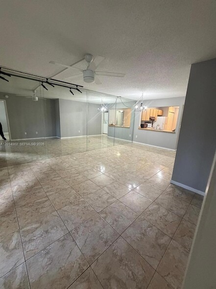 Building Photo - 20825 NE 8th Ct