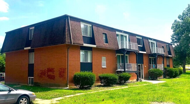 Building Photo - Spacious top floor  2 bedroom 1 bath Apart...