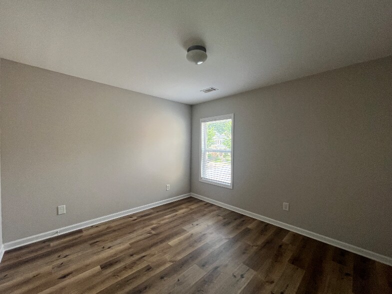Building Photo - 2501 Southhaven Ln