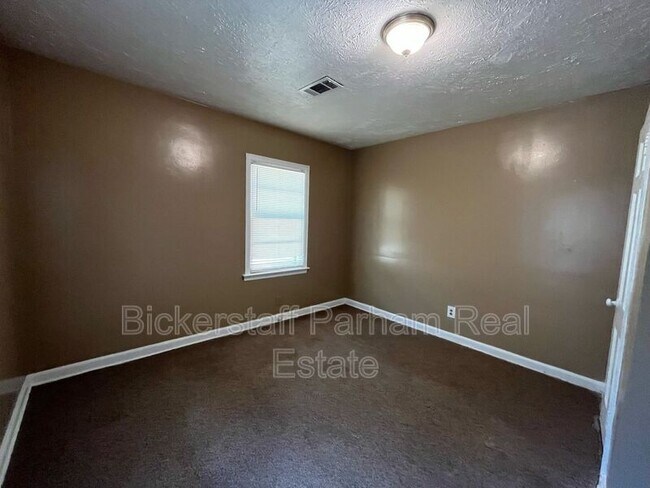 Building Photo - 2911 Gardenia St