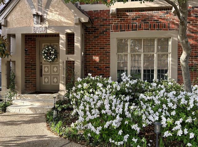 Building Photo - 4106 University Blvd