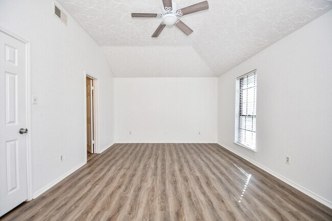 Building Photo - 12311 Grove Meadow Dr