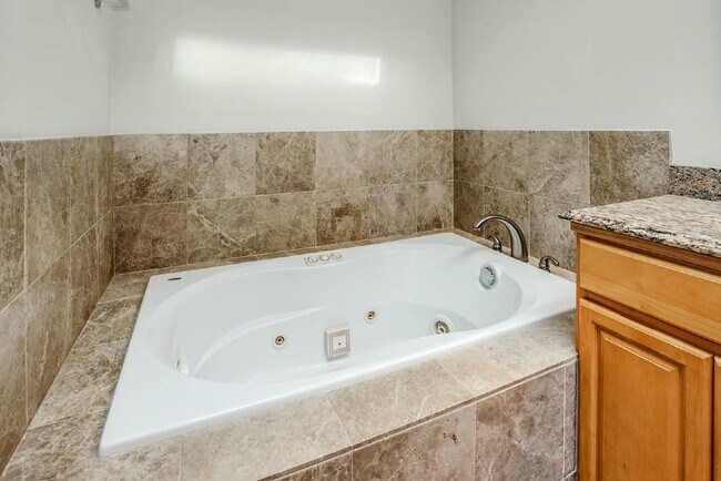 Building Photo - Outstanding Lake Sammamish Views. Private ...