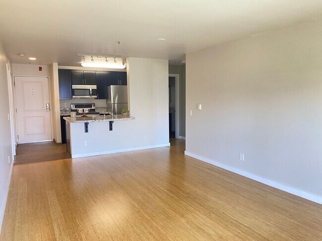 Building Photo - Advent - Beautiful & Bright Two Bedroom W/...