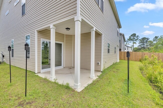 Building Photo - Modern 2-Story Townhome with Garage