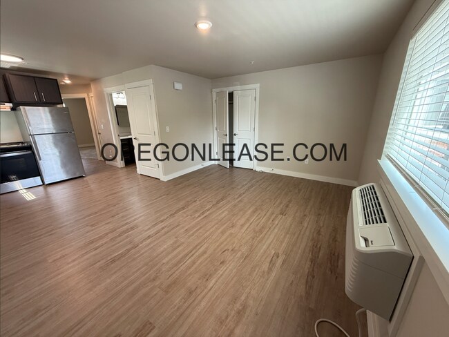 Building Photo - Newer 2-Bedroom Apartment located off Jasper rd in South Springfield
