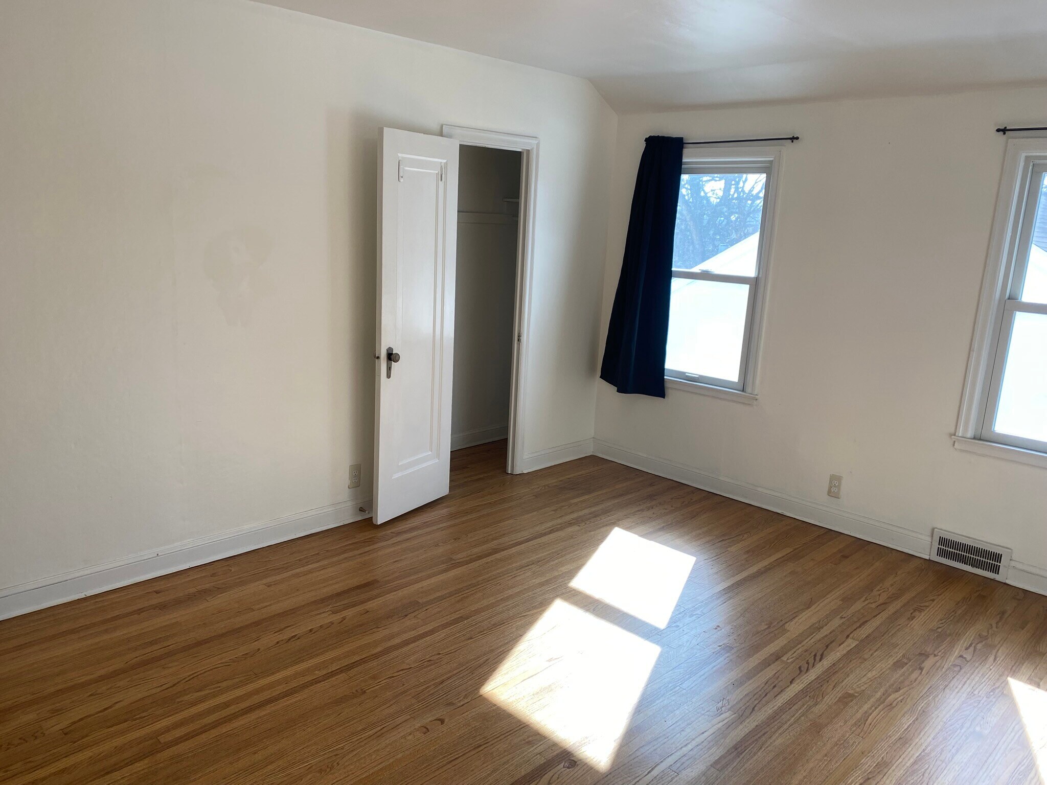 Building Photo - 4324 France Ave S