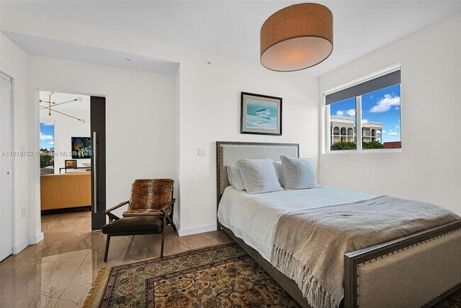 Building Photo - 1900 SE 2nd St