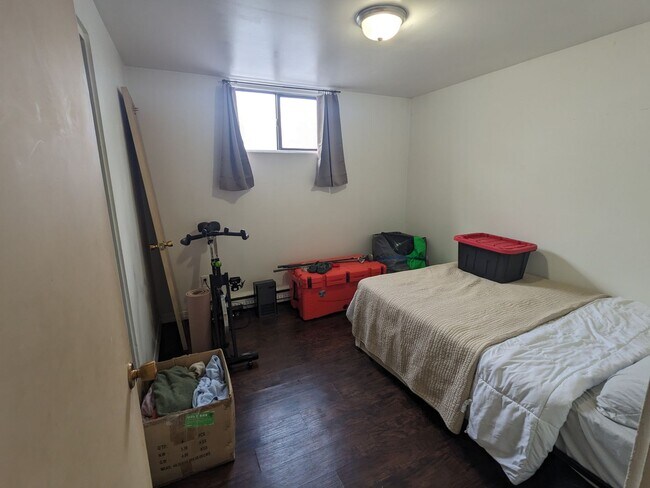 Building Photo - Cherry St Duplex