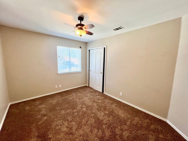Building Photo - *COMING SOON* *MOVE IN SPECIAL* Pet-Friendly 3BD/2.5BA with Bonus Loft, Deck & Garden Tub – Near ...