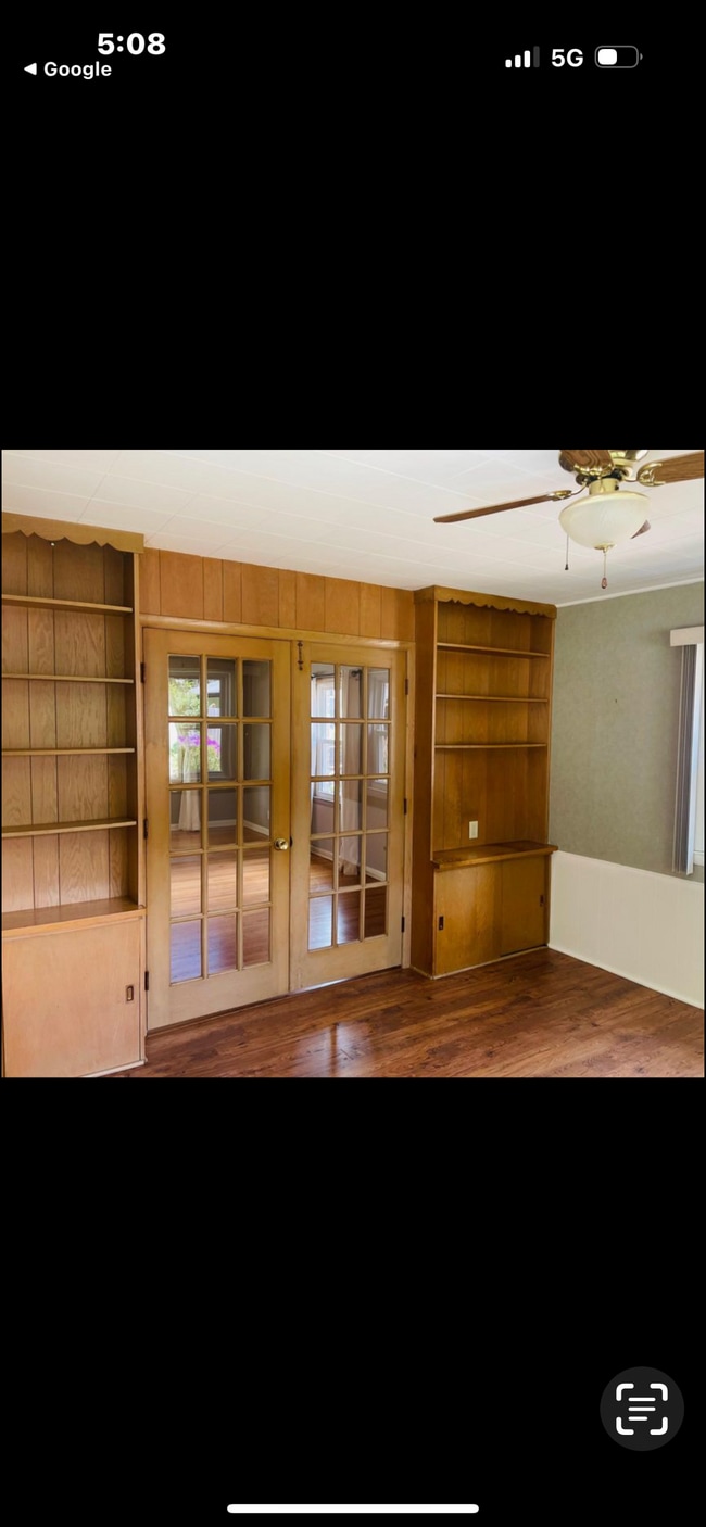 Building Photo - 5550 N Navajo Ave