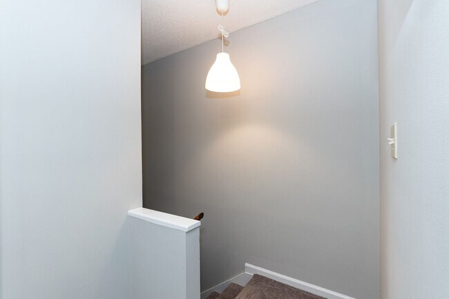 Building Photo - Move In Ready Two Bedroom Home!