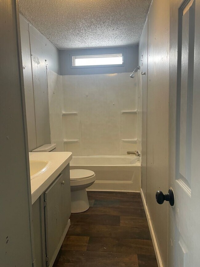 Building Photo - Country living with spacious front and backyard - 3 beds/ 2bath available now