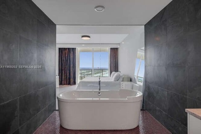 Building Photo - 900 Biscayne Blvd