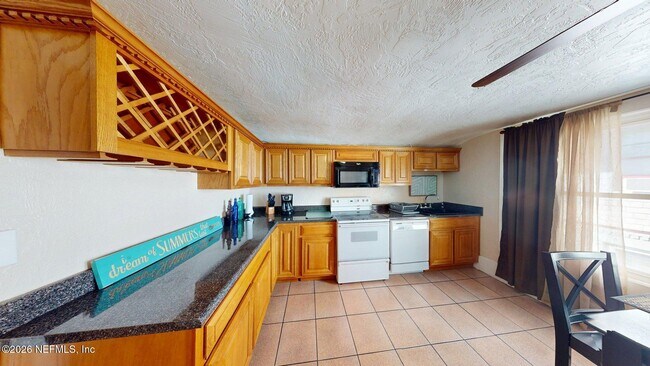 Building Photo - 231 W 10th St